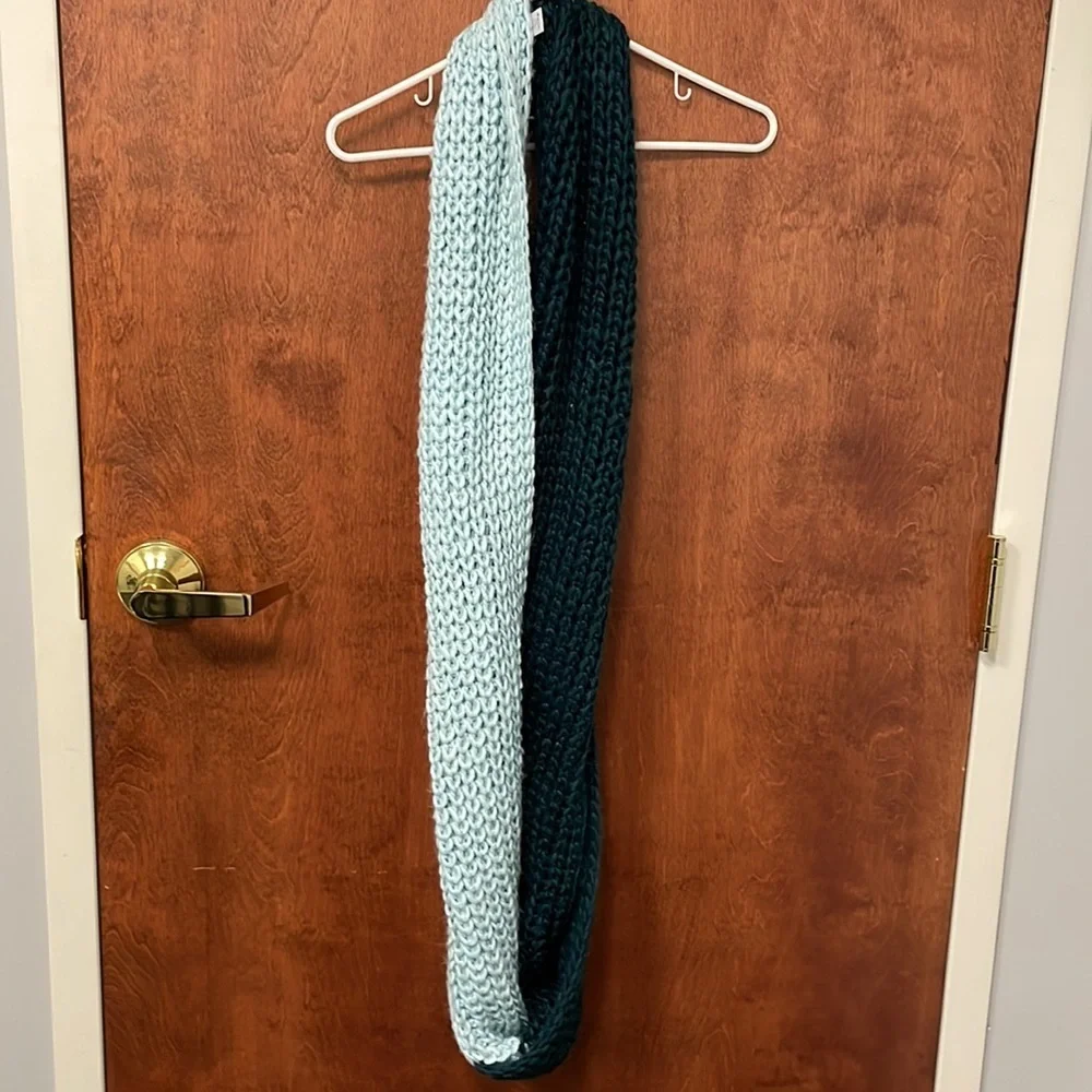 LOFT two toned knit scarf